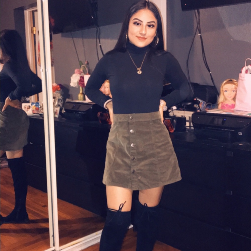 Cute green skirt good for any weather